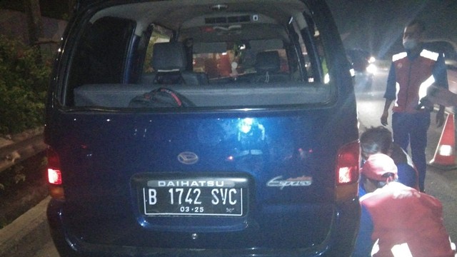 Kecelakaan Mobil di Tol JORR Akibat Pecah Ban, 1 Orang Tewas (5171)