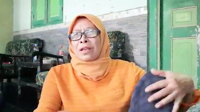 Ibunda Shesar Hiren Rhustavito, Eni Partini. FOTO: Agung Santoso