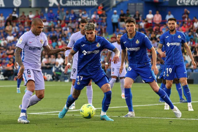 Pertandingan Getafe melawan FC Barcelona pada pertantingan lanjutan Liga Spanyol di Coliseum Alfonso Perez, Getafe, Spanyol. Foto: Isabel Infantes/REUTERS