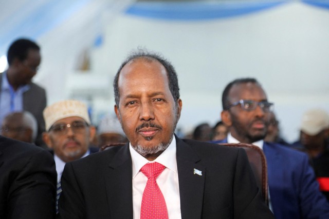 Hassan Sheikh Mohamud, mantan Presiden Somalia dan kandidat untuk pemilihan presiden 2022, terlihat selama putaran pertama pemungutan suara di Mogadishu, Somalia. Foto: Feisal Omar/REUTERS