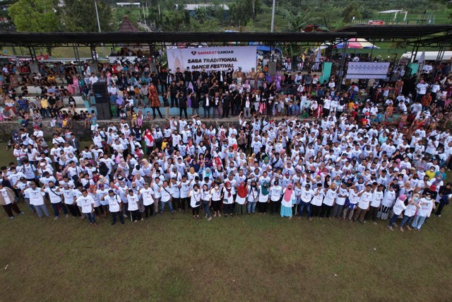 Kalangan santri dan komunitas sepak bola di Semarang, Jateng, mendeklarasikan dukungan kepada Ganjar Pranowo maju sebagai Capres 2024, Minggu (15/5/2022). Foto: Dok. Istimewa