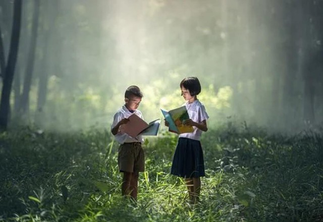 https://pixabay.com/photos/book-asia-children-boys-education-1822474/bahasa anak