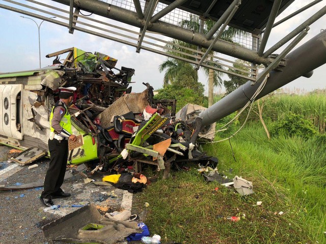 Kecelakaan Bus di Tol Mojokerto, Diduga Dikemudikan Sopir yang Mengantuk