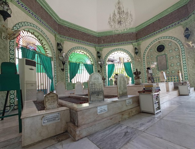 Berkunjung ke Makam Kiai Al Habsyi di Surabaya, Ulama Besar Pencetus Acara Haul (115160)