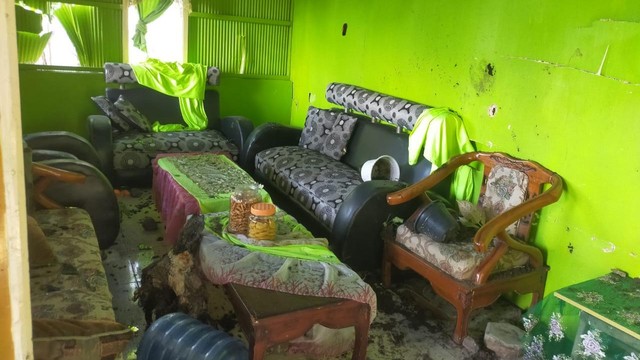 Rumah Dukun di Jeneponto, Sulsel, Dirusak Massa (26410)