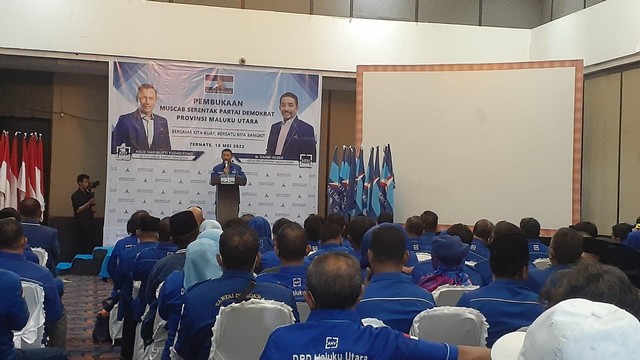 Ketua DPD Partai Demokrat Maluku Utara, Rahmi Husen, memberi sambutan usai membuka muscab di 10 Kabupaten/Kota secara serentak. Foto: Sansul Sardi/cermat