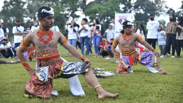 Sahabat Ganjar menggelar kegiatan apel akbar dan traditional dance festival Jawa Tengah 2022, di Semarang. Foto: Dok. Istimewa