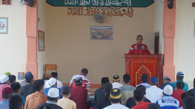 Kepala Kantor Wilayah Memberikan Ceramah Singkat Setelah Shalat Ashar di Masjid Rutan Pasangkayu. Foto: Rutan Pasangkayu/dok (13/05)