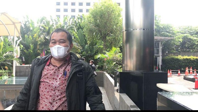 Boyamin Saiman penuhi panggilan KPK terkait TPPU Bupati Banjarnegara, Selasa (17/5). Foto: Hedi/kumparan