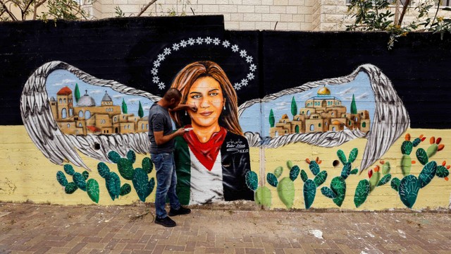 Foto: Seniman Palestina Lukis Jurnalis Al Jazeera yang Dibunuh Tentara Israel (84788)