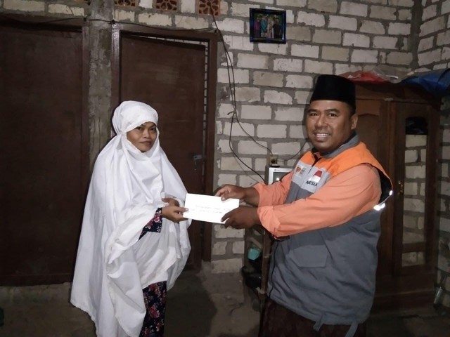 Penyaluran Zakat Fitrah dari Para Donatur Rumah Zakat (97108)