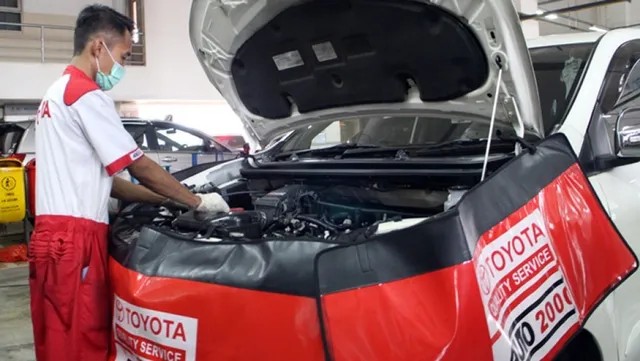 Ilustrasi mobil di bengkel karena fuel pump rusak. Foto: dok. Toyota Astra Motor