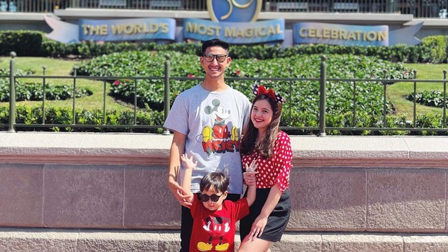 Potret keluarga Tasya Kamila saat liburan ke Disney World, Orlando. Foto: Instagram/@tasyakamila