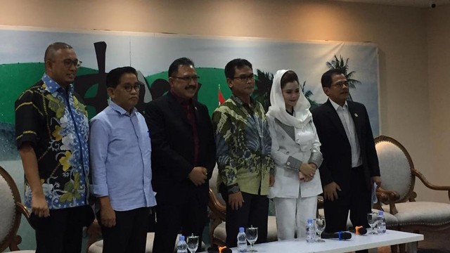 Preskon Pimpinan BURT dan Sekjen DPR soal Pembatalan Proyek Gorden. Foto: Paulina Herasmaranindar/kumparan