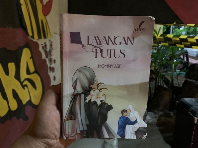 Novel Layangan Putus, Karya Mommy ASF. Sumber: koleksi pribadi