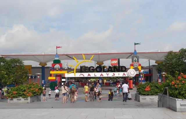Lego Land Malaysia merupakan salah satu destinasi wisata yang menarik untuk dikunjungi di kala Libur Sekolah di Johor Baru, Malaysia. (Dok. pribadi)