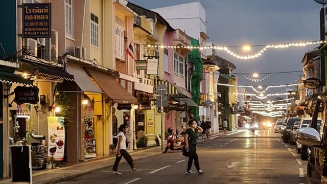 Old Town Phuket merupakan salah satu destinasi wisata yang menarik untuk dikunjungi di Phuket, Thailand. (Dok. pribadi)