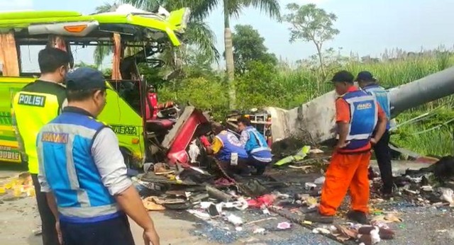 6 Korban Kecelakaan Maut di Tol Sumo Jalani Perawatan di Surabaya