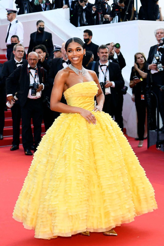 Lori Harvey menghadiri Festival Film Cannes 2022 di Prancis, Selasa (17/5/2022). Foto: Piroschka Van De Wouw/Reuters