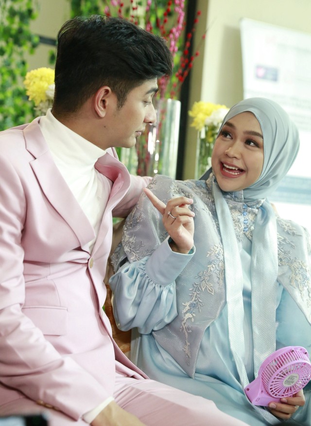 Ria Ricis bersama suaminya Teuku Ryan saat melakukan syukuran kehamilan di kawasan Kalibata, Jakarta, Rabu (18/5/2022). Foto: Agus Apriyanto