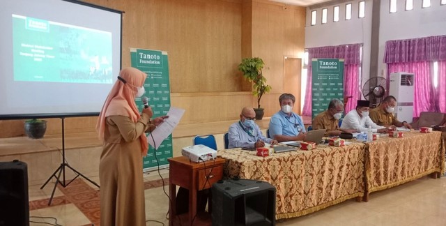 Diskusi antar pemangku kepentingan Program PINTAR Tanoto Foundation di Kabupaten Tanjung Jabung Timur, Provinsi Jambi. Foto: Bahara Jati/Jambikita.id