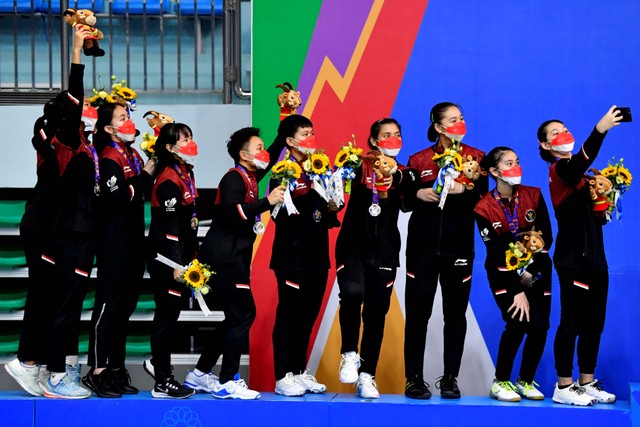 Foto: Euforia Tim Bulu Tangkis Putri Usai Raih Perak SEA Games (14555)