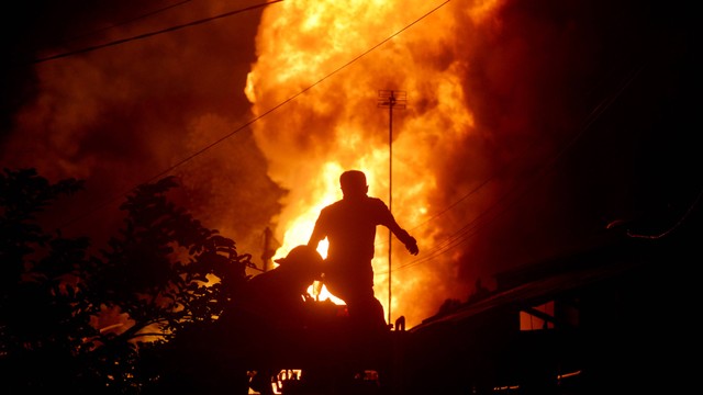 Foto: Pangkalan Gas di Padang Pariaman Hangus Dilalap Si Jago Merah (16178)