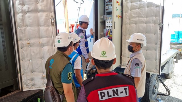 Petugas PLN memastikan keandalan pasokan listrik selama gelaran Paskah Nasional 2022 di Kabupaten Kepulauan Talaud.