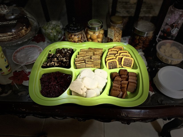 Kue Lapis Legit, Dodol Betawi, dan Tape Uli.Sumber: Koleksi Pribadi