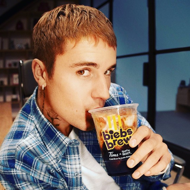 Justin Bieber kerja sama luncurkan menu kopi dengan Tim Hortons. Foto: Instagram/@justinbieber