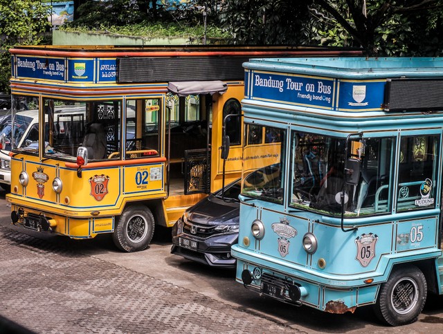 cara naik Bandros Bandung. sumber foto : unsplash/ivann hermawan