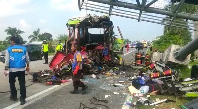 13 Pasien Kecelakaan di Tol Sumo sudah di Surabaya, 2 Orang Rawat Jalan