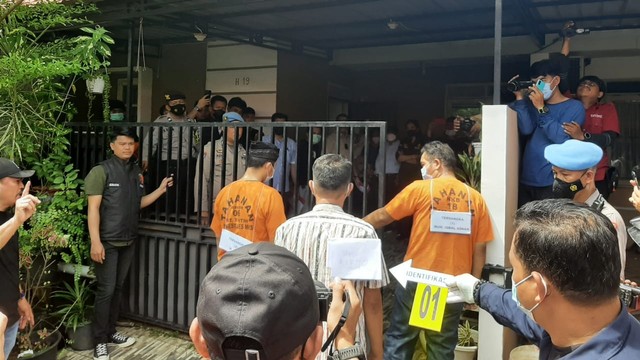 Rekonstruksi pembunuhan anggota Dishub Makassar, Kamis (19/5/2022). Foto: Dok. Istimewa