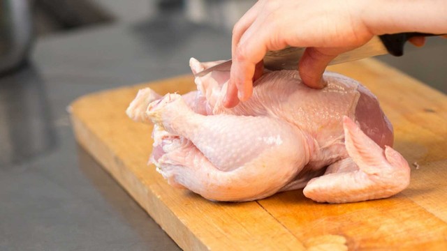 Harga Daging Ayam di Bintan Melambung, Tembus Rp 47 Ribu per Kilogram (70231)