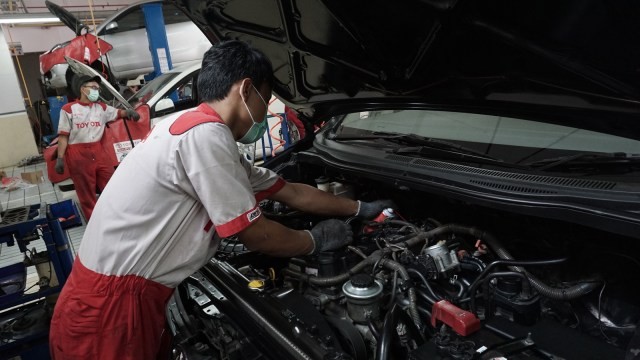 Bengkel Auto2000 Meningkat Jelang Lebaran Foto: Aditia Noviansyah/kumparan