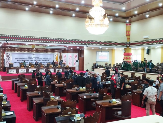 Situasi sidang Paripurna penyampaian rekomendasi LKPJ di DPRD kota Bandar Lampung, Kamis (19/5) | Foto : Sidik Aryono/ Lampung Geh