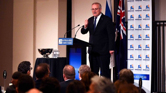 Perdana Menteri Australia Scott Morrison berbicara saat makan siang di Kamar Dagang Australia-Israel saat ia berkampanye di Melbourne, Rabu (18/5/2022). Foto: William WEST / AFP