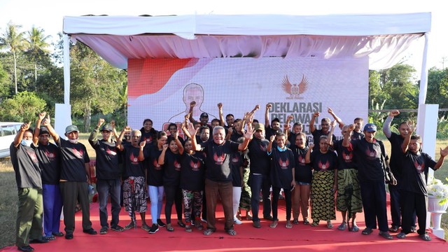 Relawan Desa untuk Ganjar Nusa Tenggara Timur (Des Ganjar NTT) mendeklarasikan dukungan terhadap Ganjar Pranowo maju sebagai Capres 2024. Foto: Dok. Istimewa