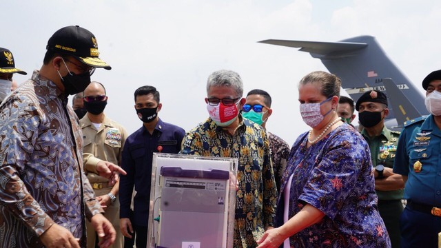 Sumbangan ventilator dari negara sahabat, salah satunya dari Amerika Serikat membantu menekan angka kematian akibat Covid-19 di Indonesia, 30 Agustus 2020. (Dok. Kementerian Luar Negeri RI)