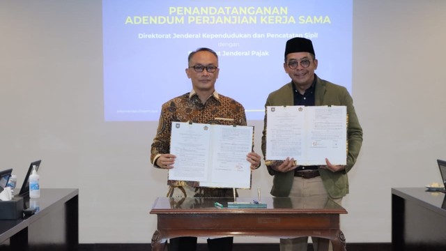 Adendum Perjanjian Kerja Sama (PKS) antara Ditjen Dukcapil dengan Direktorat Jenderal Pajak (DJP), di Gedung Mar'ie Muhammad Kantor Pusat Ditjen Pajak, Jakarta, Kamis (19/5/2022). Foto: Dukcapil