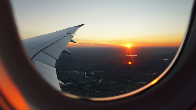 harga tiket pesawat Pelita Air. sumber foto: unsplash/ pemandangan dari pesawat