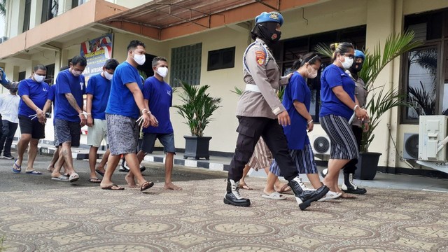 Polisi saat mengamankan komplotan pencuri di Polres Bantul. Foto: Erfanto/Tugu Jogja
