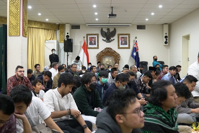 Jemaah salat ied di KJRI Melbourne pada Senin (2/5). Sumber: Facebook Indonesian in Melbourne.