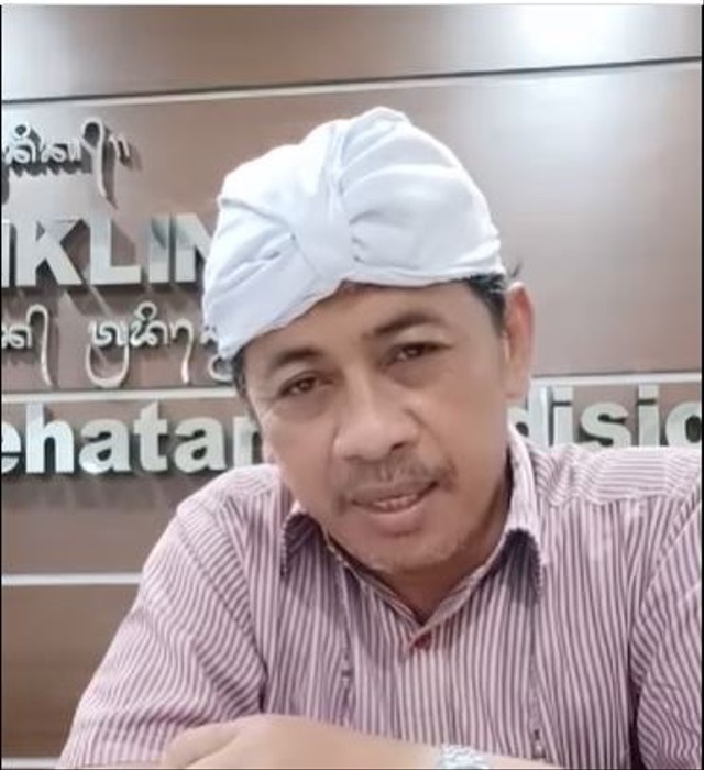 Gede Suardana, Penanggung Jawab dan Praktisi Pengobatan Tradisional di Poliklinik Kesehatan Tradisional Rumah Sakit Bali Mandara - Screenshot video di FB