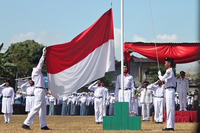 Ilustrasi contoh penerapan makna proklamasi saat upacara bendera, sumber: www.pixabay.com