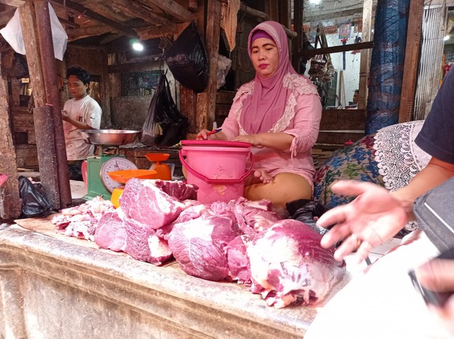 Penjual daging sapi di Palembang. Foto: Toriq Abdullah/Urban Id