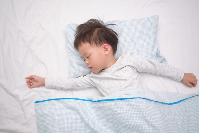 Ilustrasi anak sakit. Foto: Yaoinlove/Shutterstock