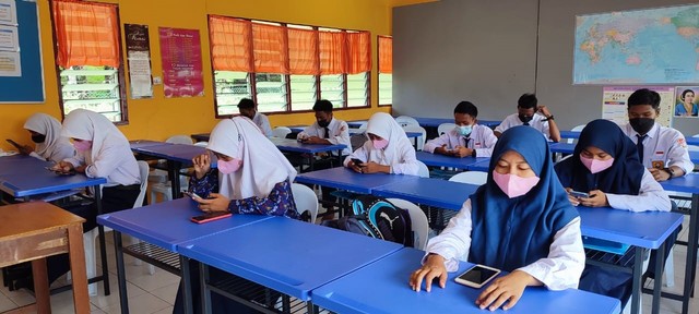 Siswa siswi Indonesia bersekolah di Community Learning Center (CLC) (Sumber: Dokumentasi CLC Baiduri Ayu, Lahad Datu, Malaysia)
