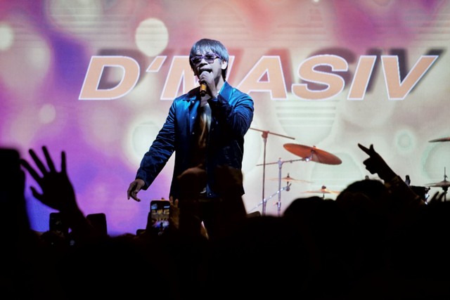 Penampilan D'Masiv di The 12th Music Gallery, Sabtu (21/5/2022).
Foto: Jamal Ramadhan/kumparan