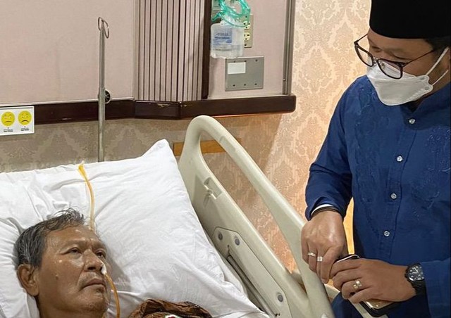 Eks juru bicara COVID-9 Dr Achmad Yurianto saat mendapat perawatan di rumah sakit Foto: Dok. Istimewa